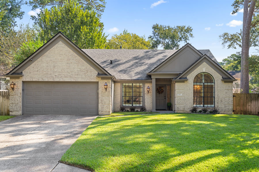 Single-family home with two-car garage: architectural and real estate photography, Greater Houston by Marz Media Photography