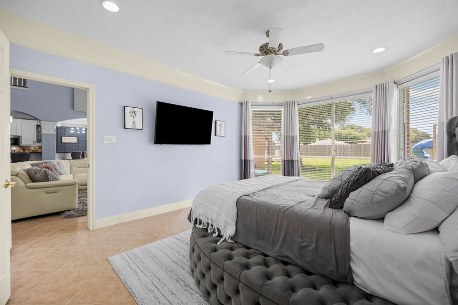 Bright bedroom with recessed lighting: interior photography, Houston, TX by Marz Media Photography