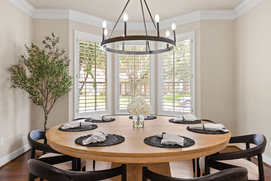 Dining room with patio doors: luxury home photography, Houston by Marz Media Photography
