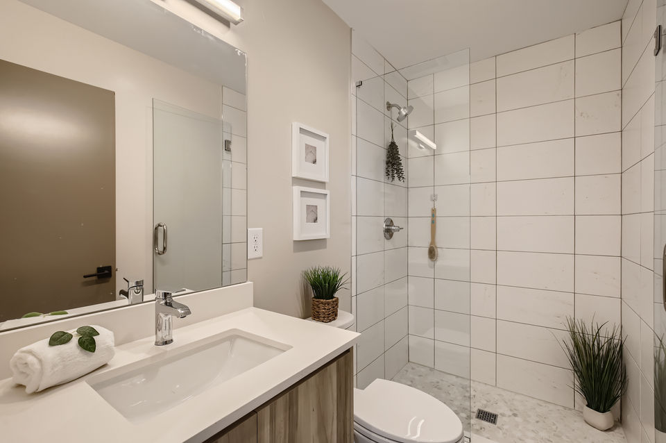 21 3rd Floor Bathroom.jpg