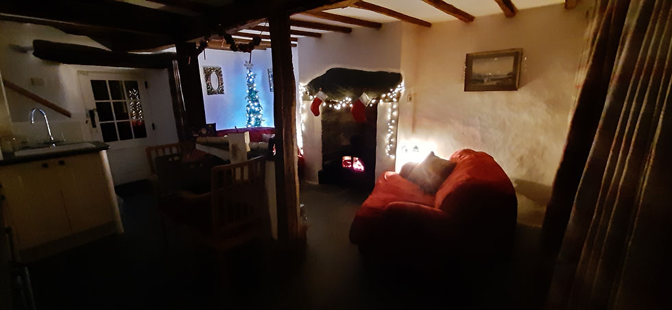 Прев'ю: September Last Minute, Hot tub Holiday Field House Cottage
