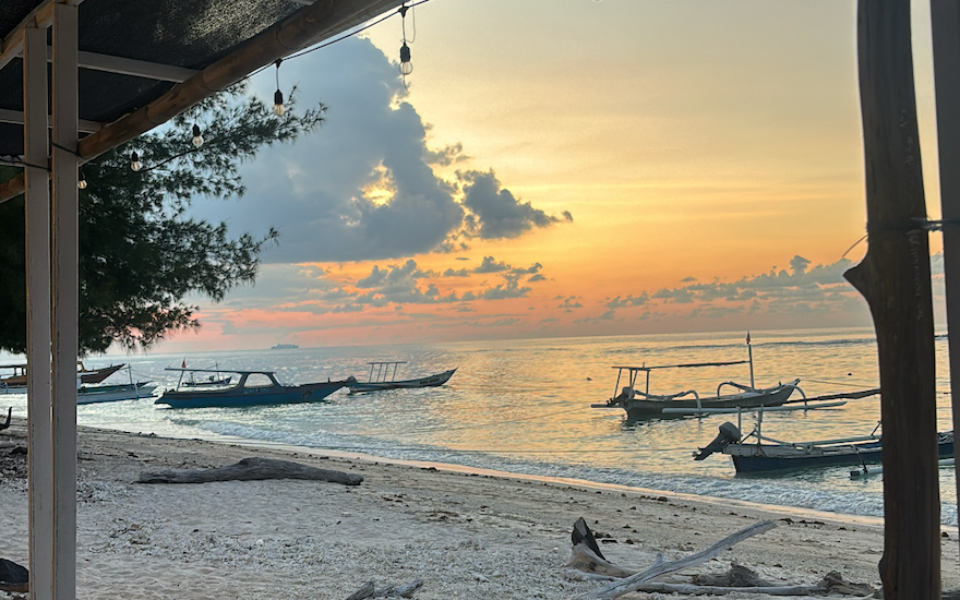 gili-meno-sunset-fishing-boats.png