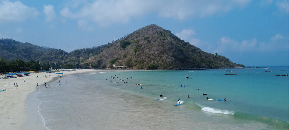 Selong Belanak beginner surfers