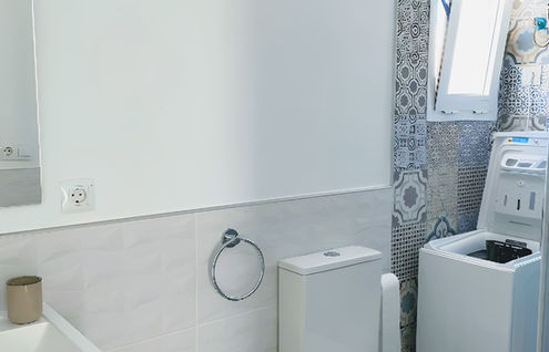 Bathroom with shower, towels provided, Red Hibiscus