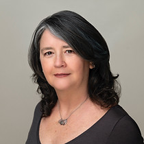 AnaFragosoHEadshot (1).jpg