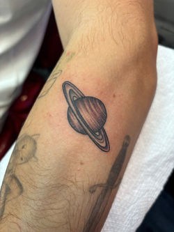 small-saturn-tattoo-miami-beach