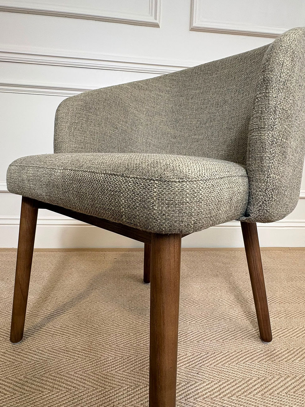 Thumbnail: Dining chairs in oatmeal weave