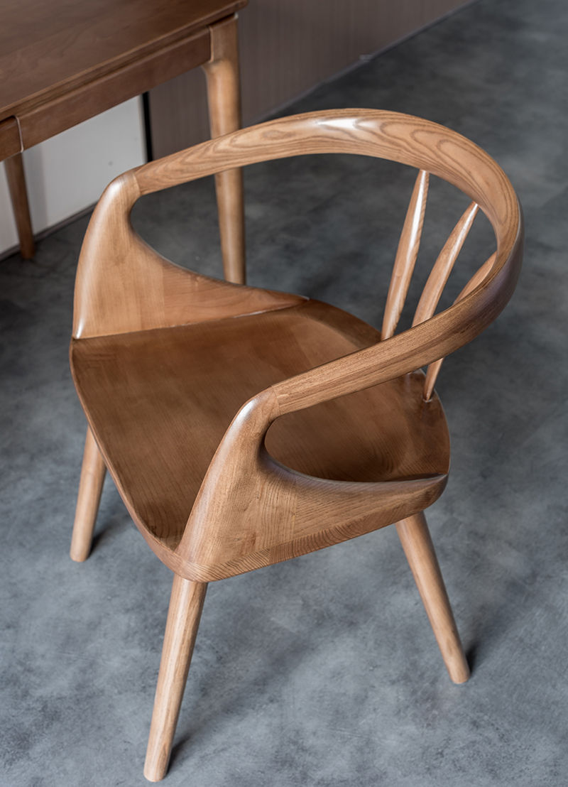 Thumbnail: Vero Sleek Magic Cube Carver Chair, Walnut