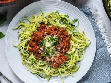 hcg diet recipe: Zucchini Noodle Turkey Bowl with Warm Garlic Dressing