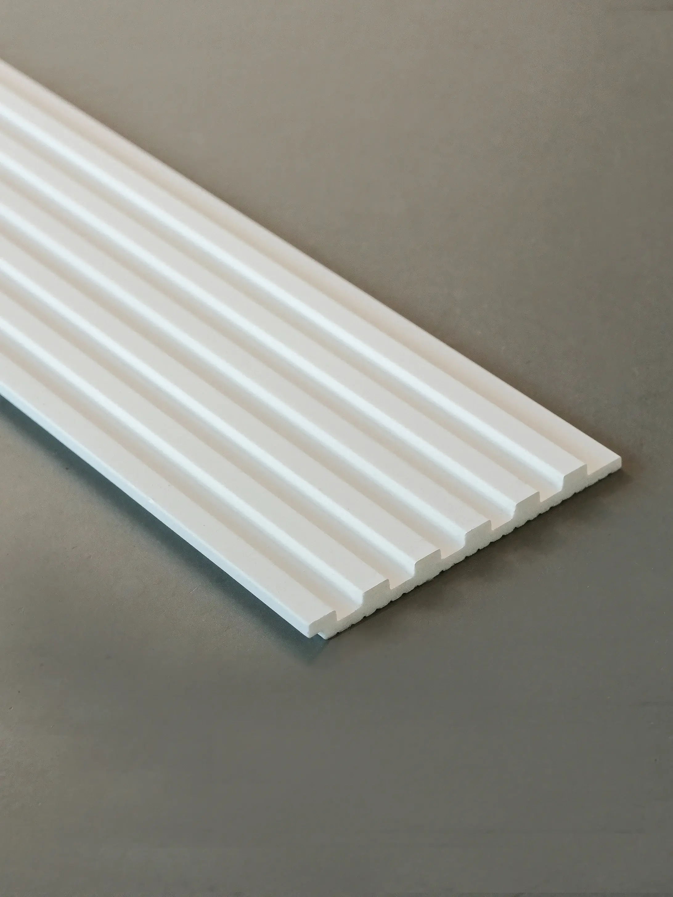 Riflaj alb decorativ Thalia 01