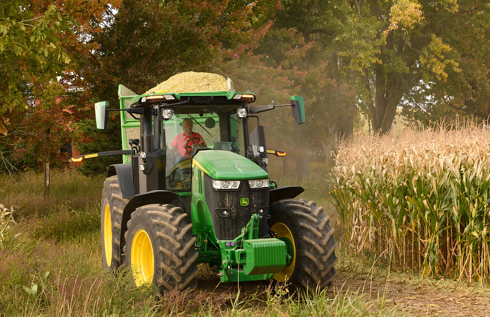 John Deere updates 7R Tractor steering offerings