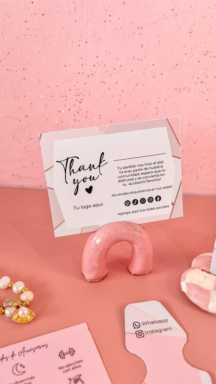 Miniatura: Plantillas de Tarjeta de cuidados de accesorios y agradecimiento