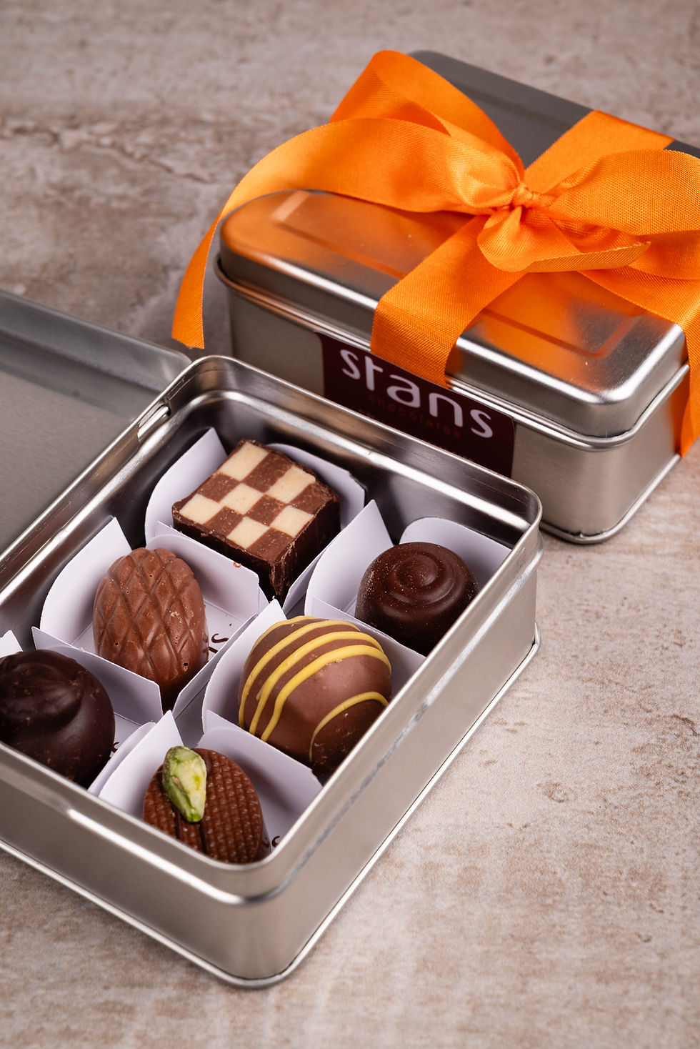 Miniatura: Caixa de bombons em lata