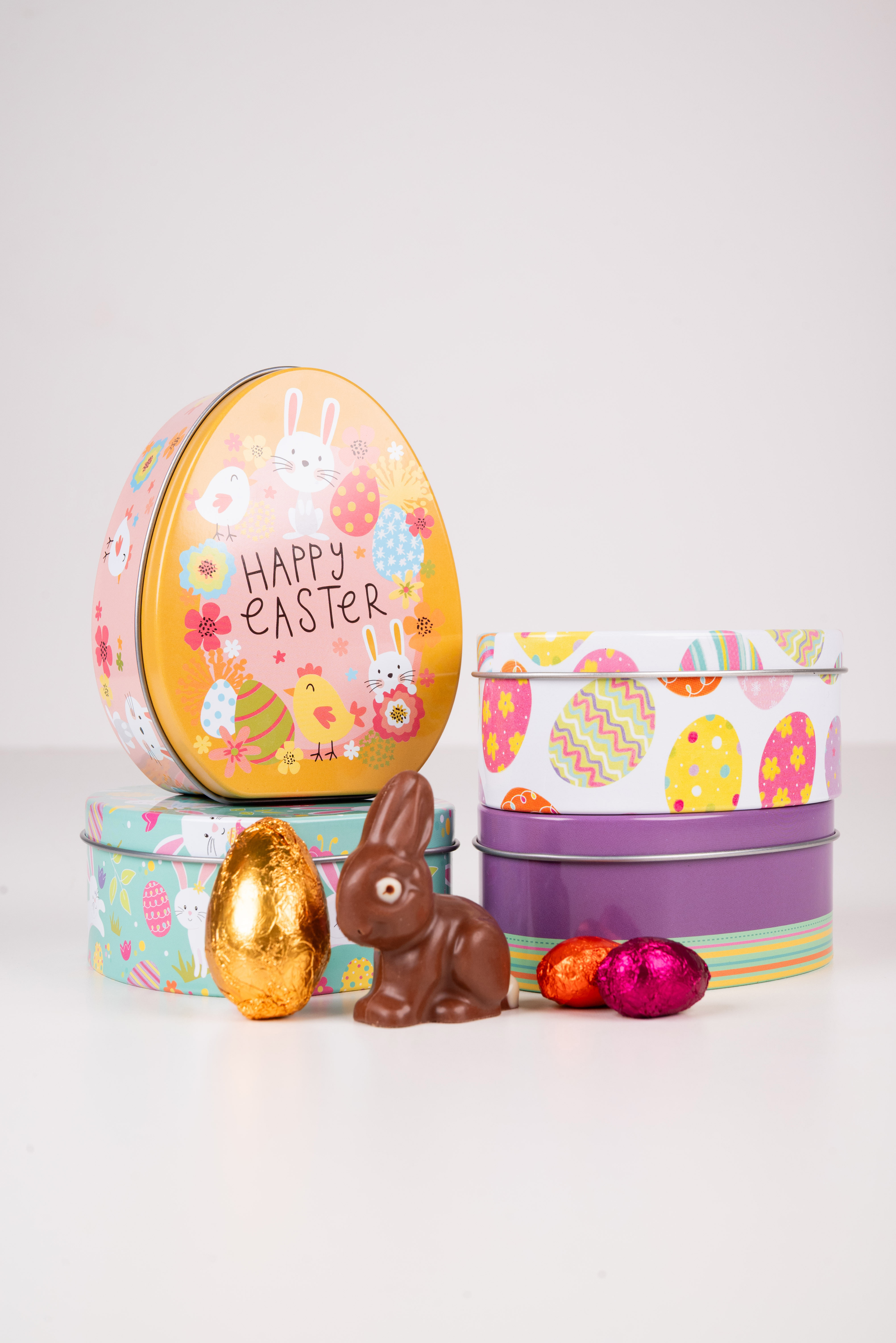 Lata com coelho e ovos