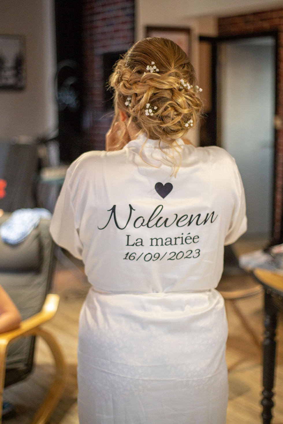 Un look simple, doux, parfait pour savourer les premiers instants. Alison Vinet - Photographe