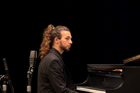 Grayson SMTD Piano 1.jpg