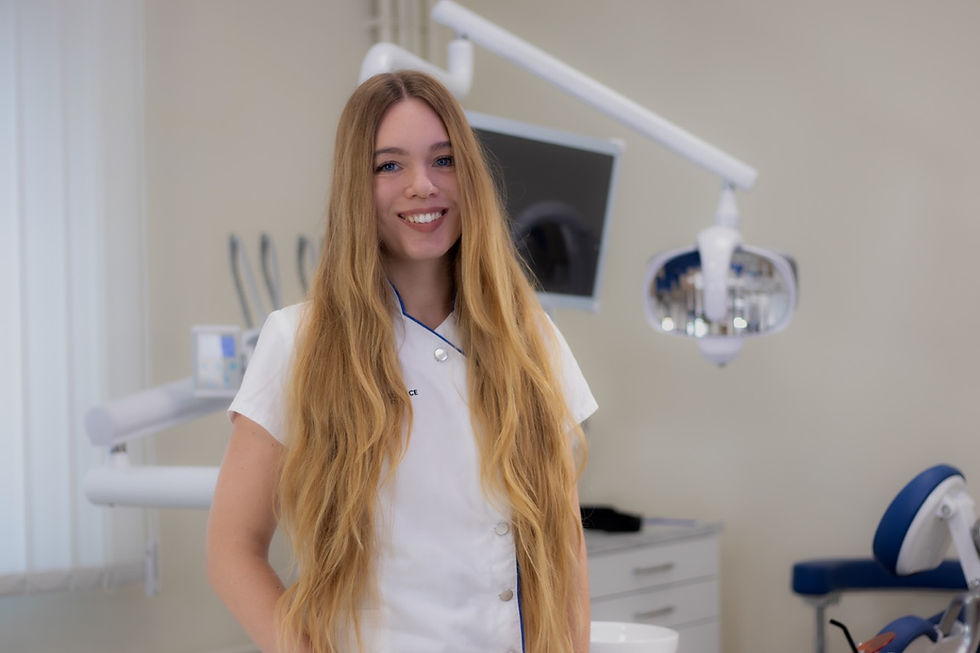 Vivien unsere Zahntechnikerin