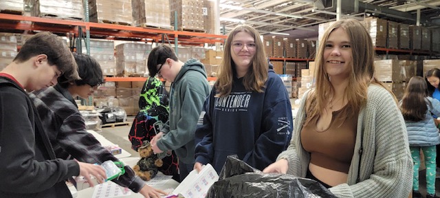 giving this christmas kidzz helping kidzz toy sorting party 12-2023