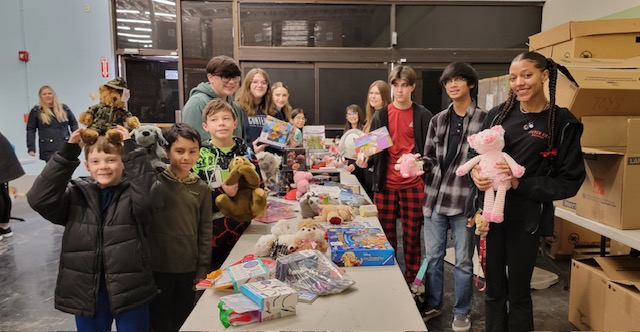 christmas toy drive kidzz helping kidzz toy sorting party 12-2023