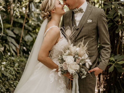 Verträumte Juli-Hochzeit in der Eventtenne