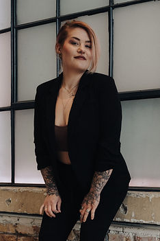 https://www.instagram.com/kikiwestcolors/