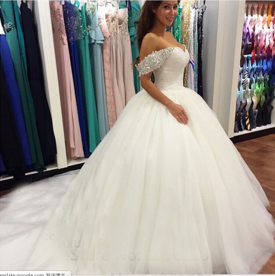 Vestido de Noiva Estilo Princesa FA09 em Euros, Decote Coração, Ombros Descidos,