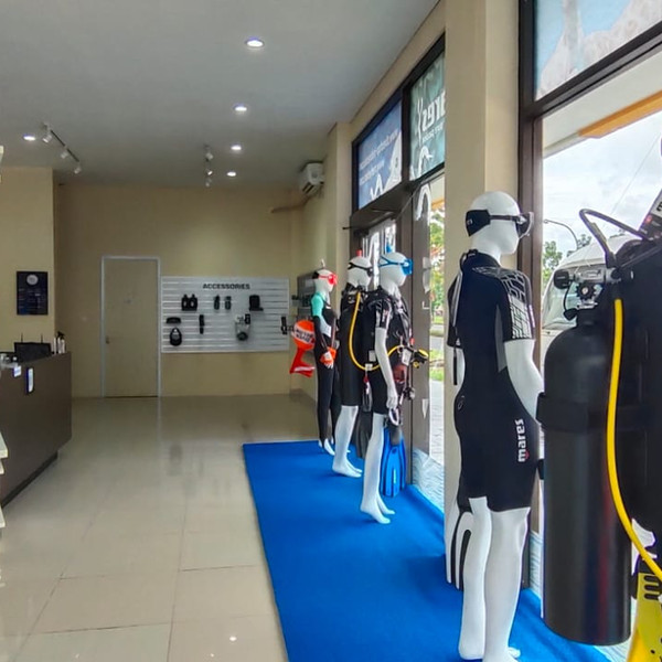 Entrance - Cashier, Dive computer and more...