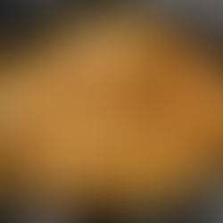 Foto detalle de la pasta con la salsa aún en la sartén