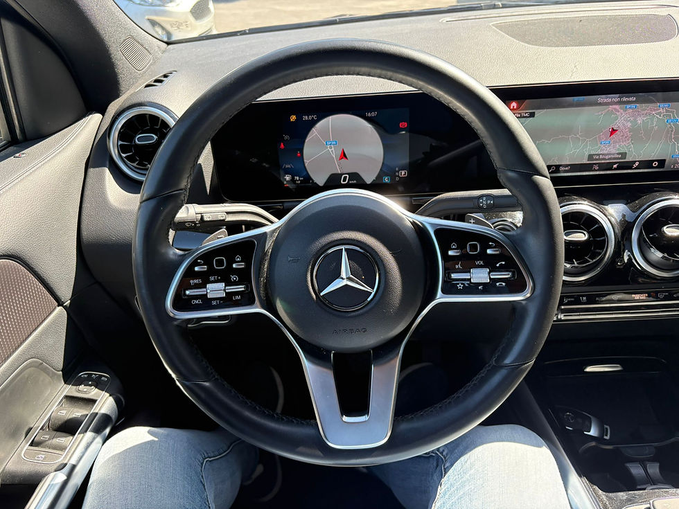 Miniatura: MERCEDES-BENZ GLA 200 d Automatic