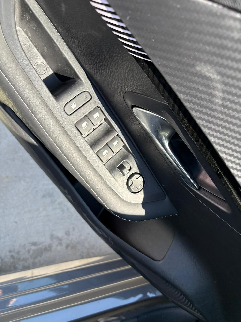 Miniatura: PEUGEOT 208 Hybrid 110 e-DCS6 Style