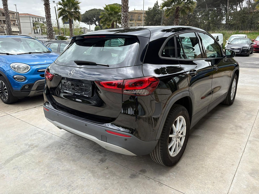 Miniatura: MERCEDES-BENZ GLA 200d Automatic