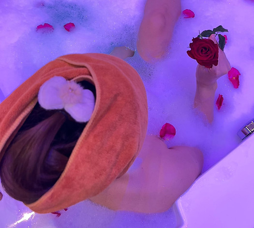 JACUZZI.jpeg