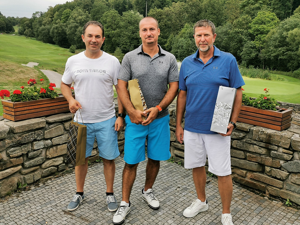Víťaz 5.kola golfovej túry P.Ž.G.K. OK GYN GOLF CUP Martin S. pred Dušanom K. a Martinom P.