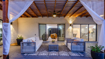 Twilight photo of backyard patio of home on Steamboat Bend in Tempe