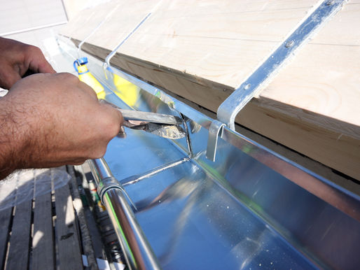 Why Hanging Gutters Yourself is a Bad Idea