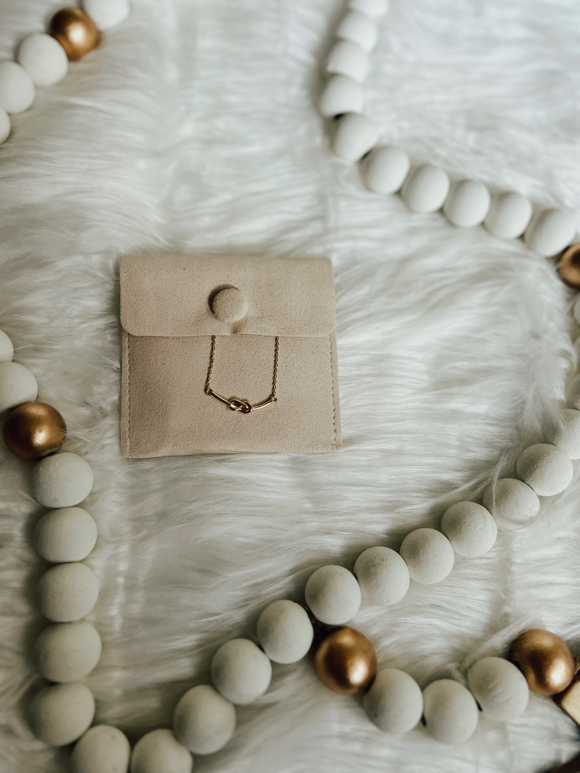 Tie the Knot Necklace Gold