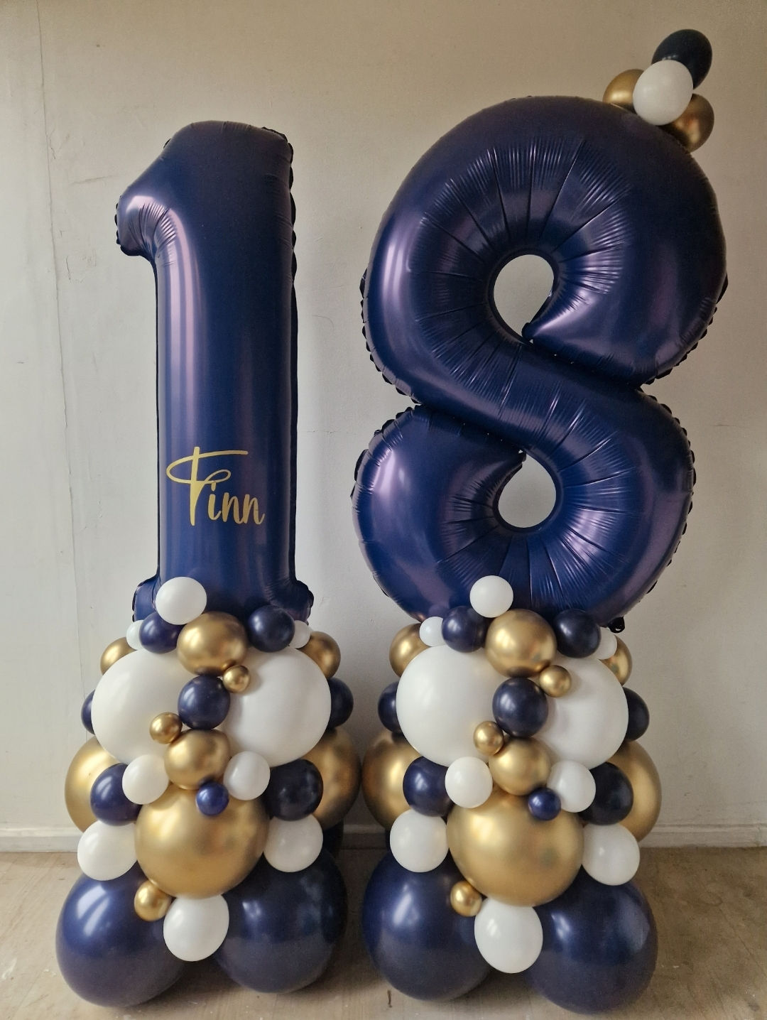 18th birthday balloons  and bubble personalised 
