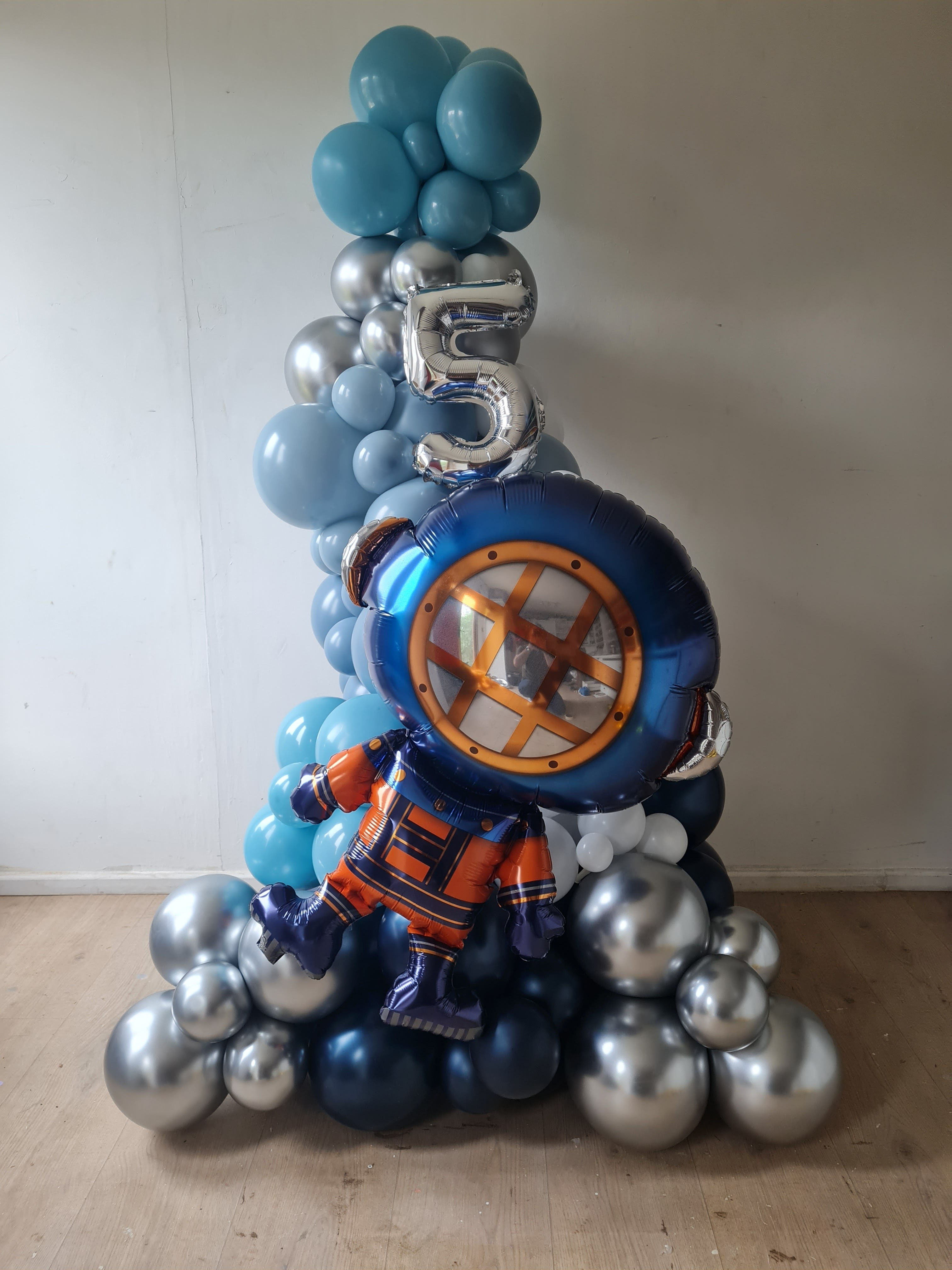 astronaut balloons