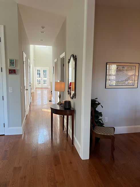 Hallway to LR 1.jpg