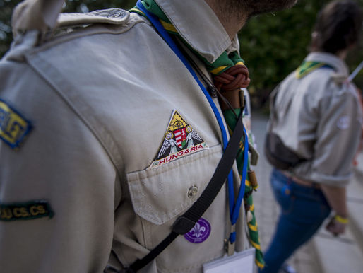 KALÓZOK ÉS CSERKÉSZEK