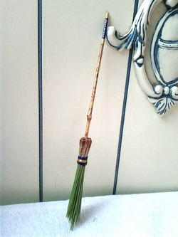 Mini Broom: Golden Arrow