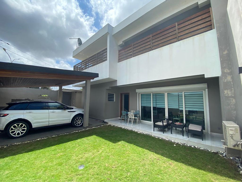 DUPLEX DE 250m² EN VENTE– COTE D’IVOIRE- 2PLATEAUX- A 290.000.000FCFA À VENDRE VENDRE 2 PLATEAUX Splendide DUPLEX 7 pièces haut STANDING, avec une architecture moderne - 6 chambres autonomes avec placard - 1 salons - une cuisine européenne entièrement équipée - une cuisine africaine - un jardin - garage 2 voitures - splits dans toutes les pièces - caméra de surveillance et détecteur de mouvement Superficie :250m² DOCUMENTS :TF PRIX DE VENTE : 290.000.000FCFA N’hésitez pas AB4 International, le meilleur du logement REFERENCE : ADI-MA-CI-NA2505231119-3108231110 Site : ab4-inter.com E-mail : info@ab4-inter.com WhatsApp : +225 0101428286