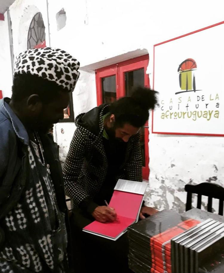 Distribuição do Livro em Montevidéu/Uruguai