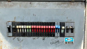 Are Zinsco Panels Discontinued and Do They Pose a Safety Risk