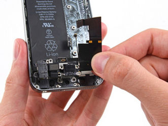 iPhone 5C Charge Port