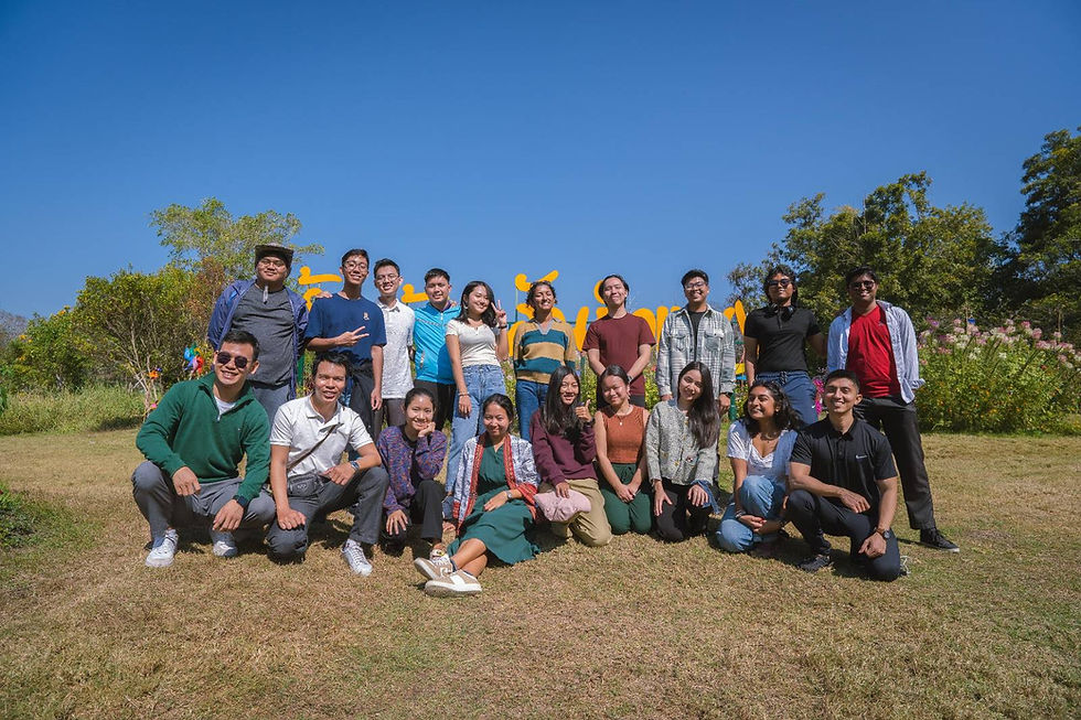 A photo of staff, students, and academic advisors during Chiang Mai trip before the Spring semester