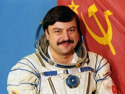 Musa Manarov, cosmonaut