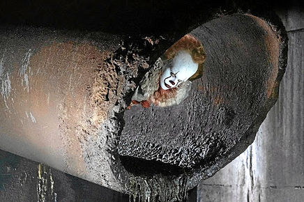 Pennywise in sewer.jpg