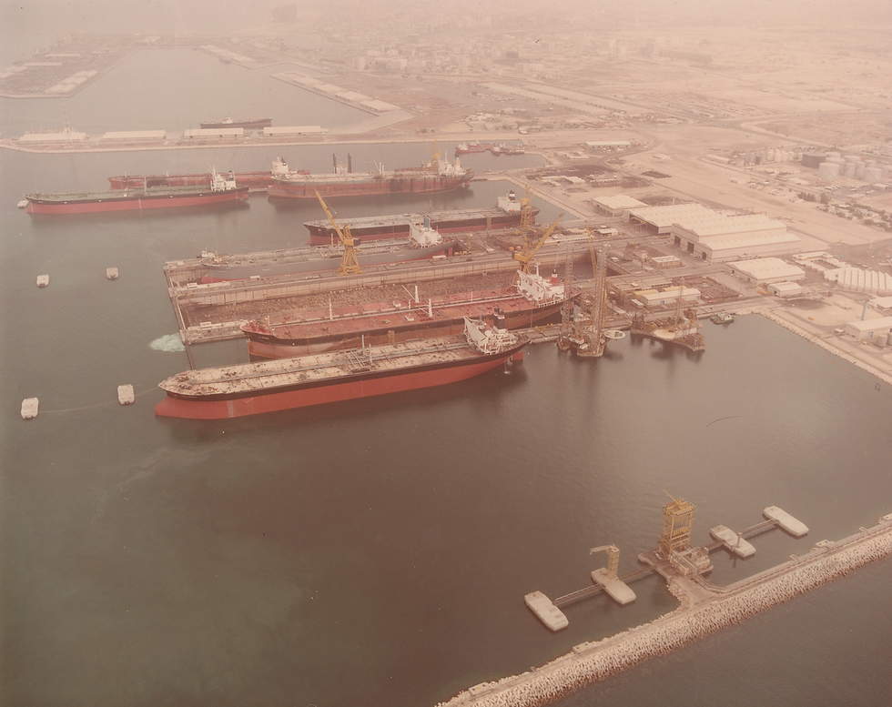 Dubai Drydocks with 2 Million Tons Deadweight, 10 Feb 1986