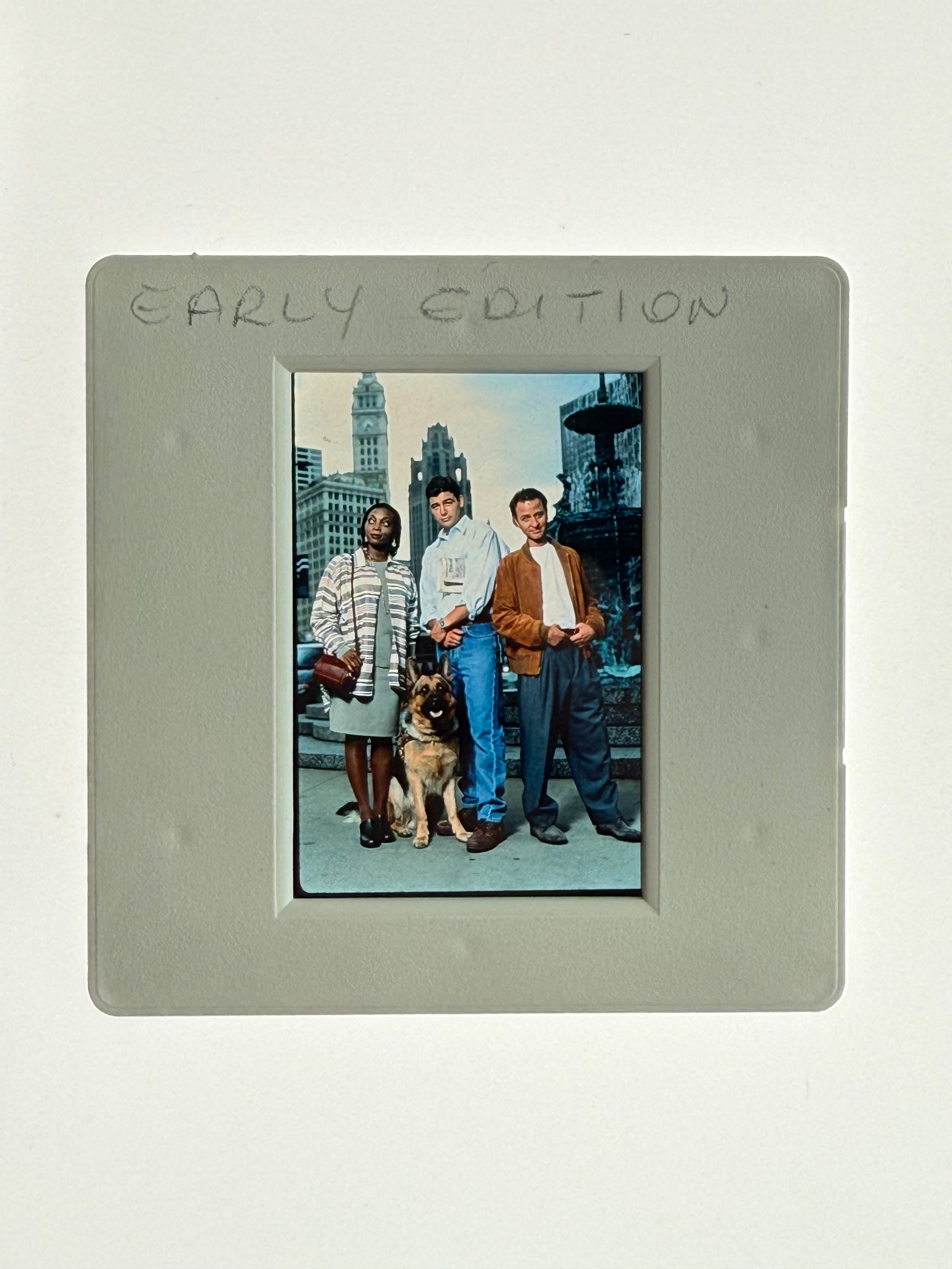 SD01 S0604 – Cast of Early Edition with Chicago backdrop